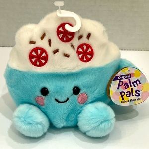 Palm Pals Christmas Holiday Piper Peppermint Latte